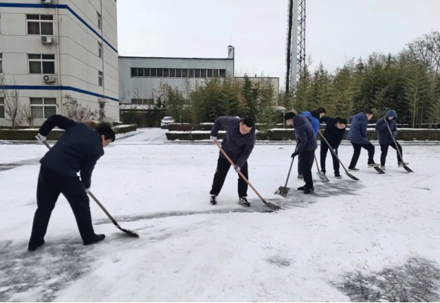 以雪為令迅速集結，清冰除雪確保暢通